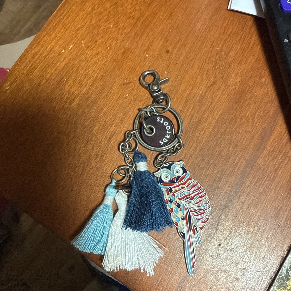 SAKROOTS OWL w/TASSELS KEYCHAIN